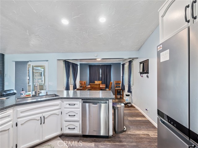 Detail Gallery Image 9 of 41 For 13826 Wawona, Apple Valley,  CA 92307 - 3 Beds | 2 Baths