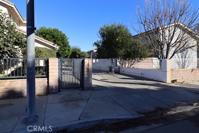 Detail Gallery Image 4 of 37 For 16731 Parthenia St #3,  Northridge,  CA 91343 - 4 Beds | 3 Baths