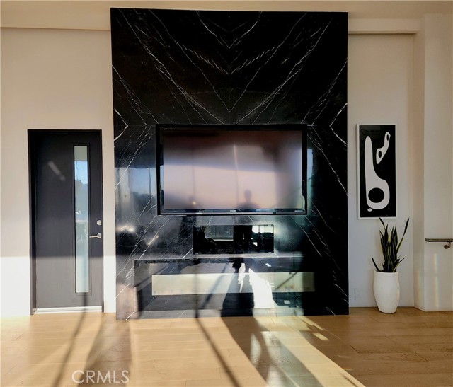 Detail Gallery Image 14 of 74 For 1609 Viewmont Dr, Los Angeles,  CA 90069 - 3 Beds | 3/1 Baths