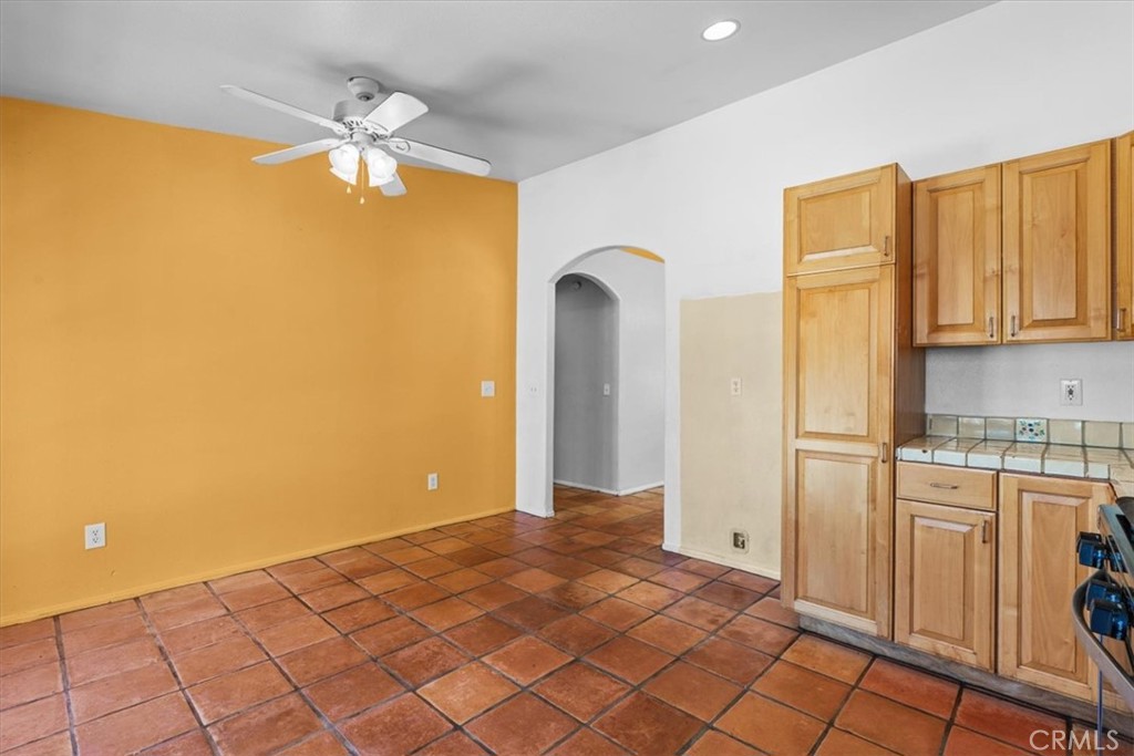 https://media.crmls.org/medias/d420b271-9e85-4367-9229-76bf4b5d299e.jpg?preset=X-Large