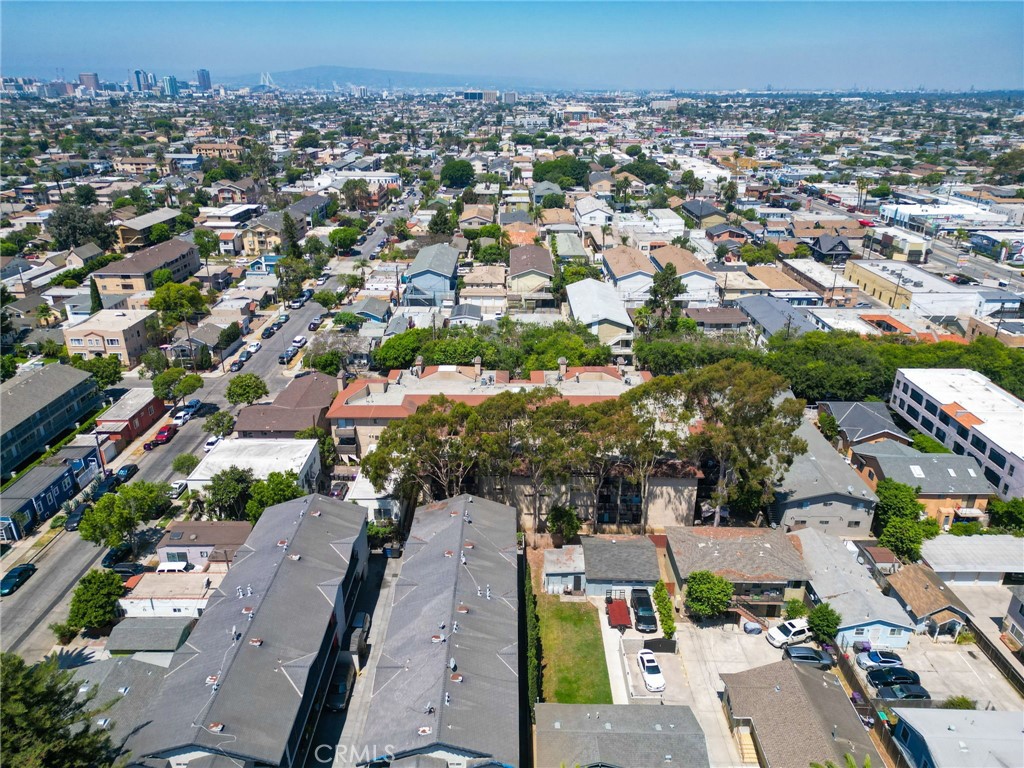 https://media.crmls.org/medias/d421028e-482e-457b-bc80-443d3ed25423.jpg?preset=X-Large