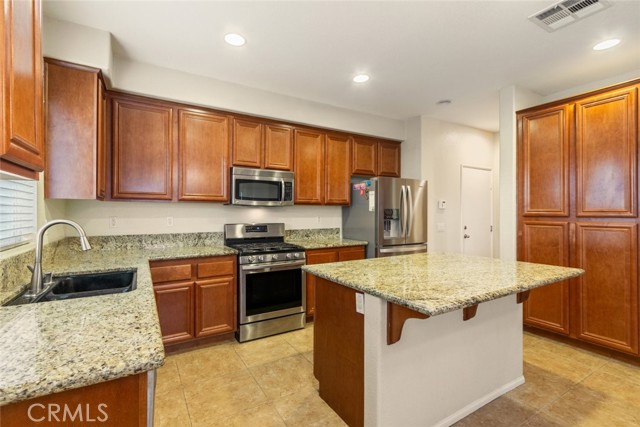 Detail Gallery Image 16 of 48 For 3408 Gemstone, Rosamond,  CA 93560 - 5 Beds | 3 Baths