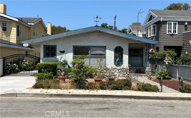 Detail Gallery Image 1 of 1 For 1821 Laurel Ave, Manhattan Beach,  CA 90266 - 4 Beds | 1 Baths
