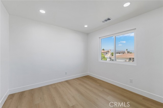 2504 N Fitzsimmons Avenue, Rialto CA: https://media.crmls.org/medias/d42249fd-2c11-4425-9335-738971fac254.jpg
