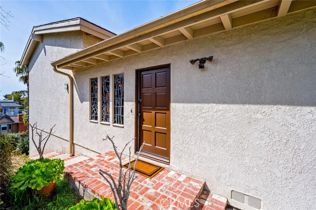 Detail Gallery Image 3 of 43 For 421 Loma Terrace, Laguna Beach,  CA 92651 - 3 Beds | 2/1 Baths