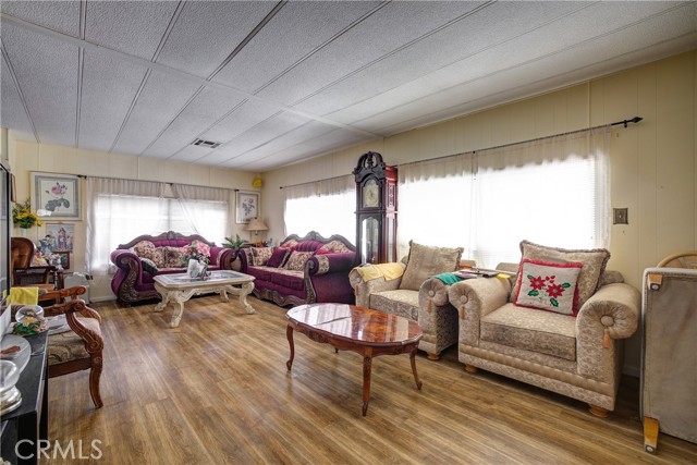 3700 Buchanan Street, Riverside CA: https://media.crmls.org/medias/d423cb5f-7a12-48b1-91cb-d3b9b8bdda92.jpg