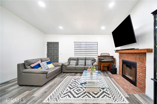 Detail Gallery Image 4 of 37 For 7035 Jon Allan Dr, North Hollywood,  CA 91605 - 3 Beds | 2 Baths