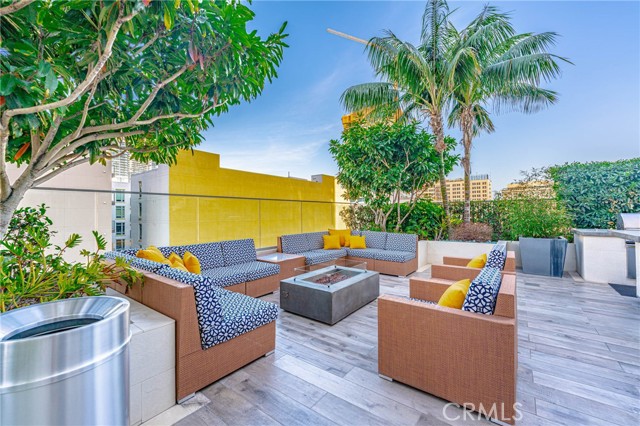 1050 S Grand Avenue, Los Angeles CA: https://media.crmls.org/medias/d4241bee-2f73-4a37-8040-150918ca4e85.jpg