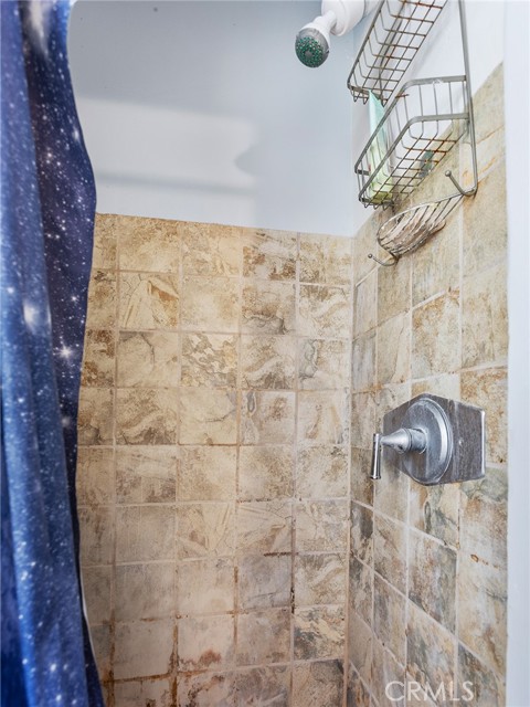 10029 Noble Avenue, Mission Hills (San Fernando) CA: https://media.crmls.org/medias/d4242fdf-ed9b-4e89-be36-af482718814d.jpg