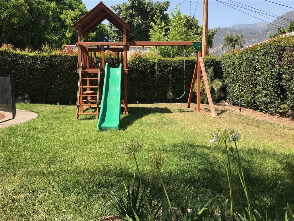 https://media.crmls.org/medias/d4259735-dcb1-41a5-b6f2-58f1eda717fb.jpg?preset=X-Large