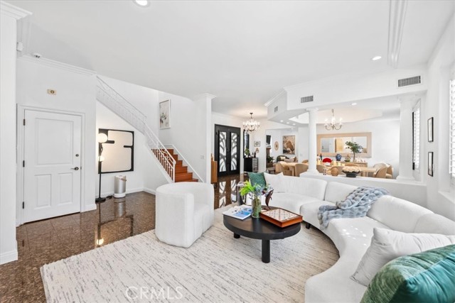 Detail Gallery Image 4 of 54 For 1020 Harbor Crossing, Marina Del Rey,  CA 90292 - 4 Beds | 4/1 Baths