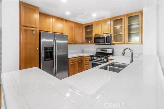 32 Perennial, Irvine CA: https://media.crmls.org/medias/d4265bd9-c012-4f45-a3e5-bd57d8ae8b13.jpg
