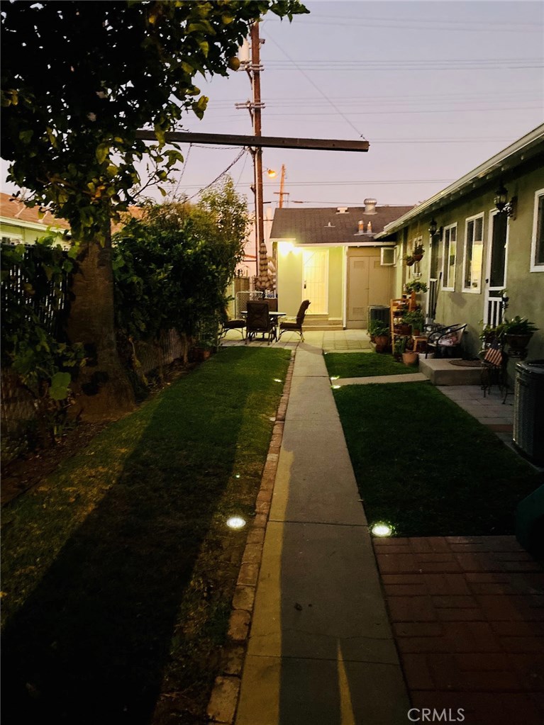 https://media.crmls.org/medias/d4265eba-72a5-4f90-8f42-fc25e14de775.jpg?preset=X-Large