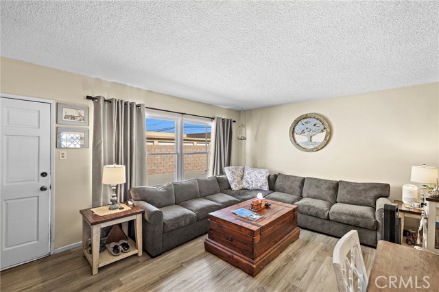 4292 Howard Avenue, Los Alamitos CA: https://media.crmls.org/medias/d4276efa-8f31-48c5-b1af-d7f8c300ffff.jpg