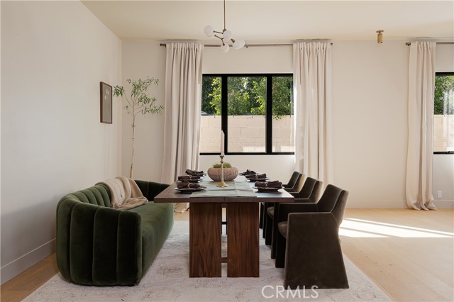 Detail Gallery Image 14 of 65 For 15719 Hartsook St, Encino,  CA 91436 - 4 Beds | 4/1 Baths