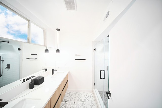 6508 Blewett Avenue, Lake Balboa CA: https://media.crmls.org/medias/d428aef6-d1b6-4970-8751-cd62ebb5ecf1.jpg