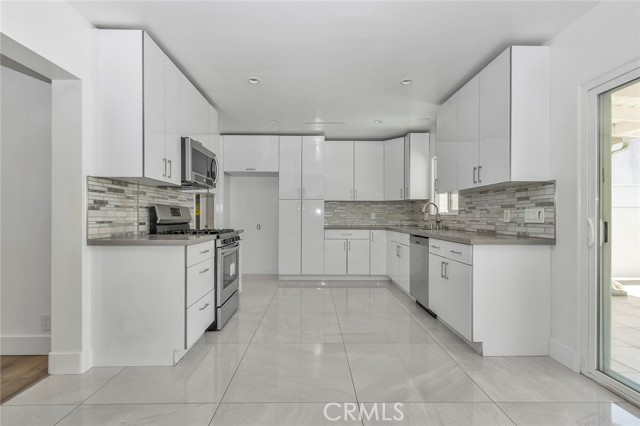 6015 Laurelgrove Avenue, North Hollywood CA: https://media.crmls.org/medias/d4291ae9-3114-4aae-af1d-b35f4512352e.jpg