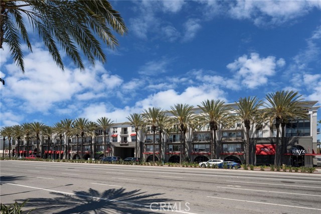 Detail Gallery Image 1 of 31 For 1801 E Katella Ave #4157,  Anaheim,  CA 92805 - 1 Beds | 1/1 Baths