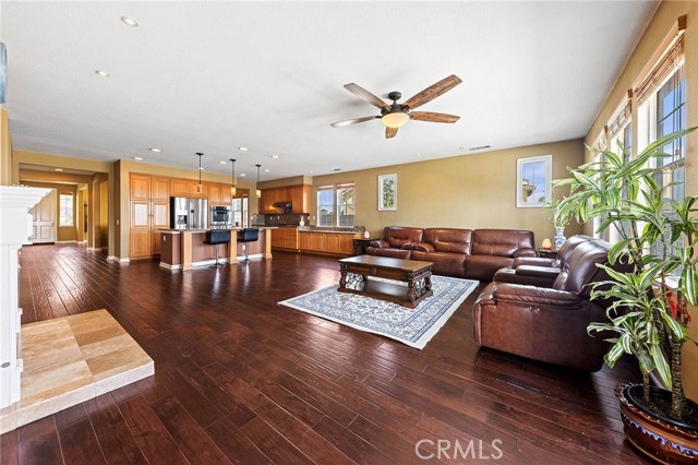 Detail Gallery Image 8 of 56 For 3165 Forest View, Corona,  CA 92882 - 5 Beds | 2/1 Baths