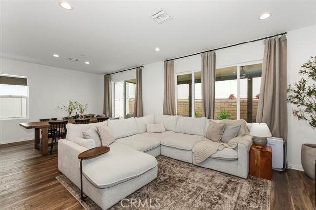 Detail Gallery Image 4 of 24 For 7672 Kuvera Bend, Riverside,  CA 92507 - 3 Beds | 2 Baths