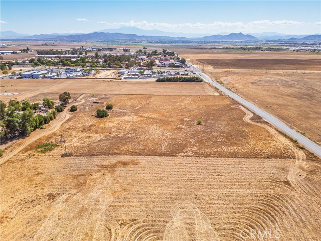 650 Mapes Road, Perris CA: https://media.crmls.org/medias/d42b5c22-17e5-49e9-b112-0664c4827f78.jpg