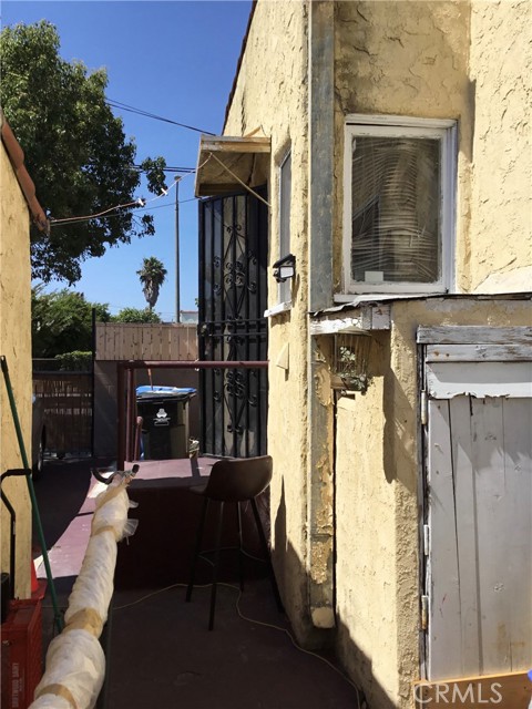 Detail Gallery Image 19 of 39 For 6001 4th Ave, Los Angeles,  CA 90043 - 2 Beds | 1 Baths