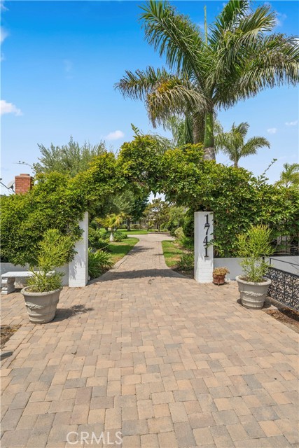 1741 5B Tustin Avenue, Costa Mesa CA: https://media.crmls.org/medias/d42cf6b7-32f9-4cd5-bbe4-b2ed3c9090bc.jpg