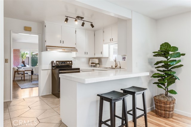 Detail Gallery Image 6 of 30 For 1951 Snowden Ave, Long Beach,  CA 90815 - 3 Beds | 2 Baths