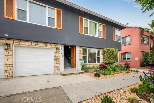 Detail Gallery Image 4 of 33 For 1334 E 1st, Long Beach,  CA 90802 - 2 Beds | 2 Baths