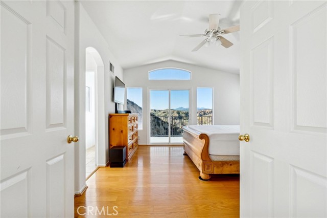 Detail Gallery Image 17 of 44 For 22939 Raintree, Saugus,  CA 91390 - 4 Beds | 3 Baths