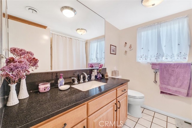 Guest Bath with Tub/Shower Combo