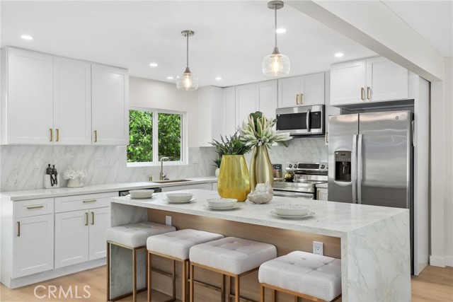 Detail Gallery Image 13 of 34 For 12635 Dorina Pl, Granada Hills,  CA 91344 - 5 Beds | 3/1 Baths