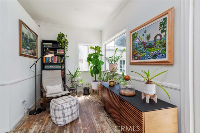 Family room nook... this could be the walk in closet if you are using this room for a bedroom