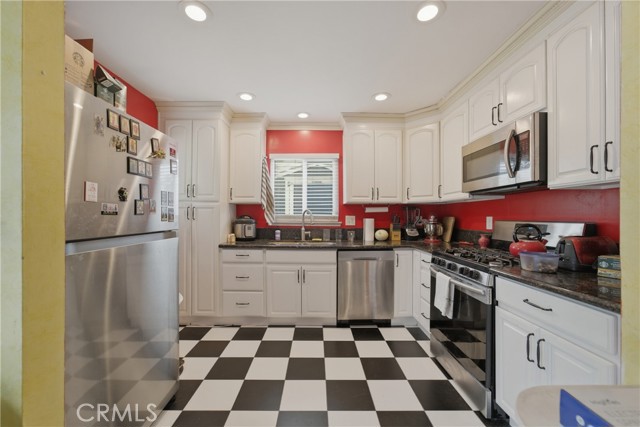 Detail Gallery Image 5 of 21 For 3357 W Olinda Ln, Anaheim,  CA 92804 - 3 Beds | 2 Baths