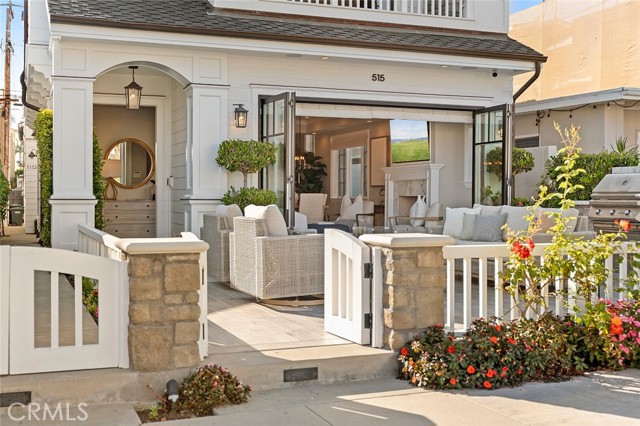 515 Narcissus Avenue, Corona del Mar CA: https://media.crmls.org/medias/d430c1d3-b6e9-426e-baaa-1acf5b292de2.jpg