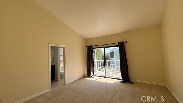 Detail Gallery Image 13 of 24 For 1056 Walnut Grove Ave #G,  Rosemead,  CA 91770 - 3 Beds | 3 Baths