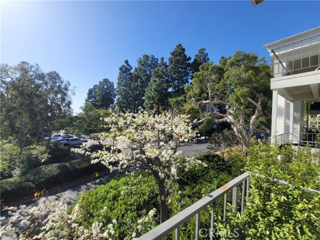 Detail Gallery Image 10 of 21 For 200 Mcneil Ln #210,  Newport Beach,  CA 92663 - 2 Beds | 2 Baths