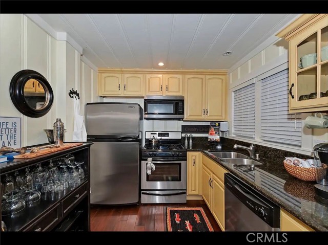 855 Lake Drive, Lake Arrowhead CA: https://media.crmls.org/medias/d432b32e-73b8-4db6-892c-104e00345301.jpg