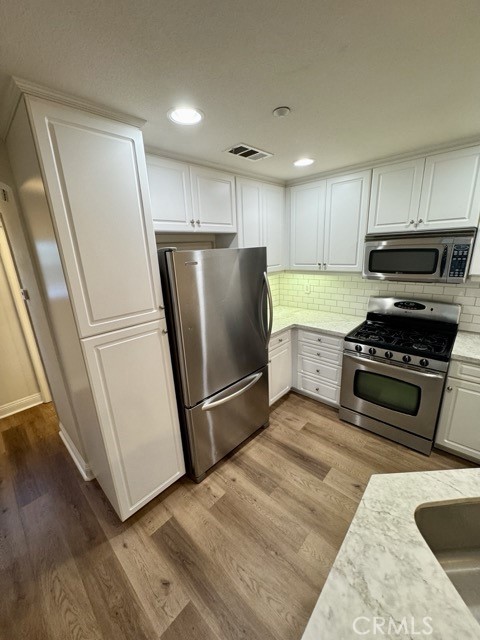 Detail Gallery Image 6 of 22 For 41685 Woodridge Ave #2,  Murrieta,  CA 92562 - 2 Beds | 2 Baths