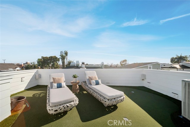 515 Narcissus Avenue, Corona del Mar CA: https://media.crmls.org/medias/d433ab42-dc4f-4f5a-8d9c-7ea66a3d9ff6.jpg