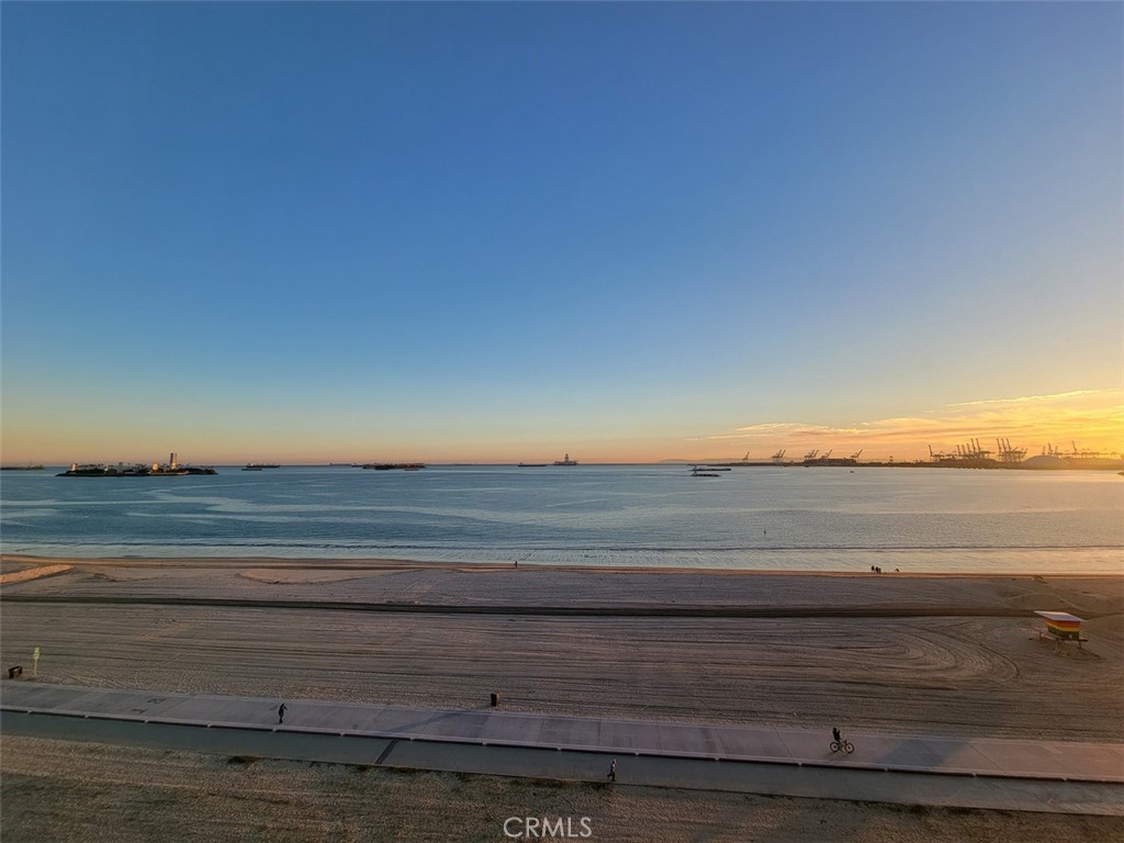 https://media.crmls.org/medias/d4357a96-1f24-4b40-9f32-10090a82cb92.jpg?preset=X-Large