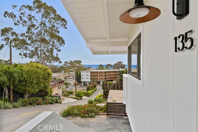 Detail Gallery Image 18 of 26 For 135 High Drive, Laguna Beach,  CA 92651 - 5 Beds | 3 Baths