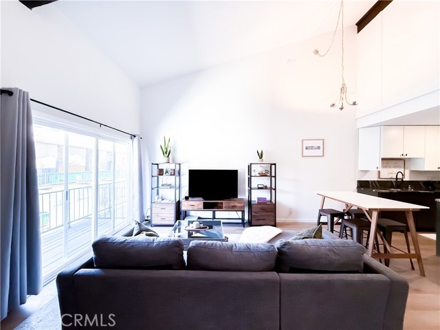 Detail Gallery Image 8 of 23 For 5460 White Oak #C338,  Encino,  CA 91316 - 1 Beds | 1/1 Baths