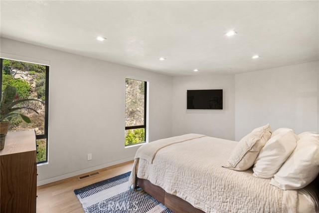 702 Diamond, Laguna Beach CA: https://media.crmls.org/medias/d4372279-754b-467e-95ff-3b8084a5f5f5.jpg