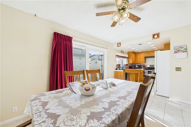 Detail Gallery Image 8 of 25 For 1331 W Cerritos #25,  Anaheim,  CA 92802 - 3 Beds | 2/1 Baths