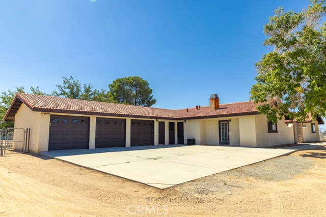 Detail Gallery Image 1 of 35 For 22377 Viento Rd Rd, Apple Valley,  CA 92308 - 3 Beds | 3 Baths