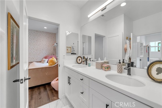 516 Caleigh Lane, Costa Mesa CA: https://media.crmls.org/medias/d43a10fc-0686-4565-88bb-a7018bf5b7a5.jpg