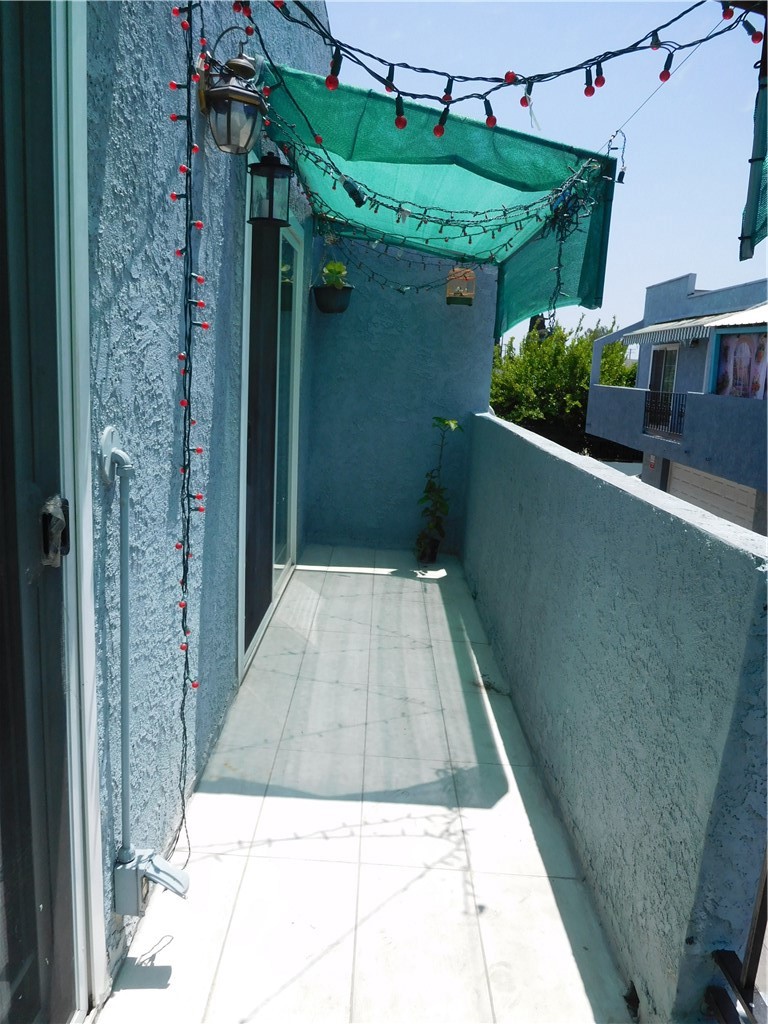 https://media.crmls.org/medias/d43aefac-ad9e-444a-91db-372868658072.jpg?preset=X-Large