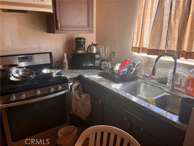 Detail Gallery Image 21 of 33 For 326 N Grant Ave, Corona,  CA 92882 - 2 Beds | 1 Baths