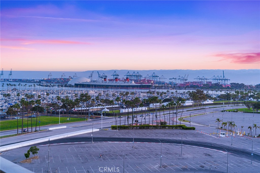 https://media.crmls.org/medias/d43b6da6-8aec-4072-9784-0e0fb3294ad5.jpg?preset=X-Large